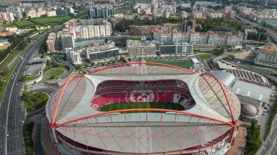 Vista aérea do Estádio da Luz e da zona envolvente de Benfica, em Lisboa