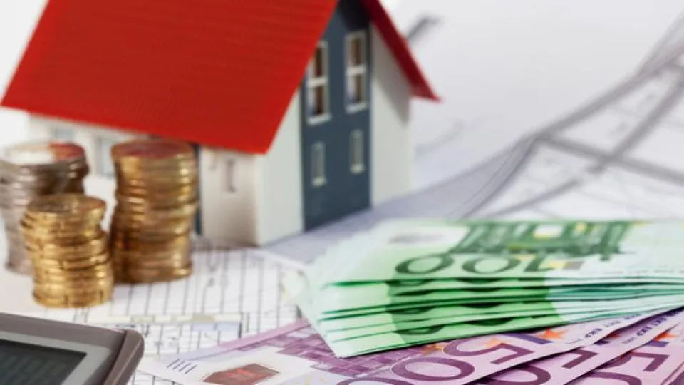 Dois em cada 10 portugueses poupam para comprar casa 