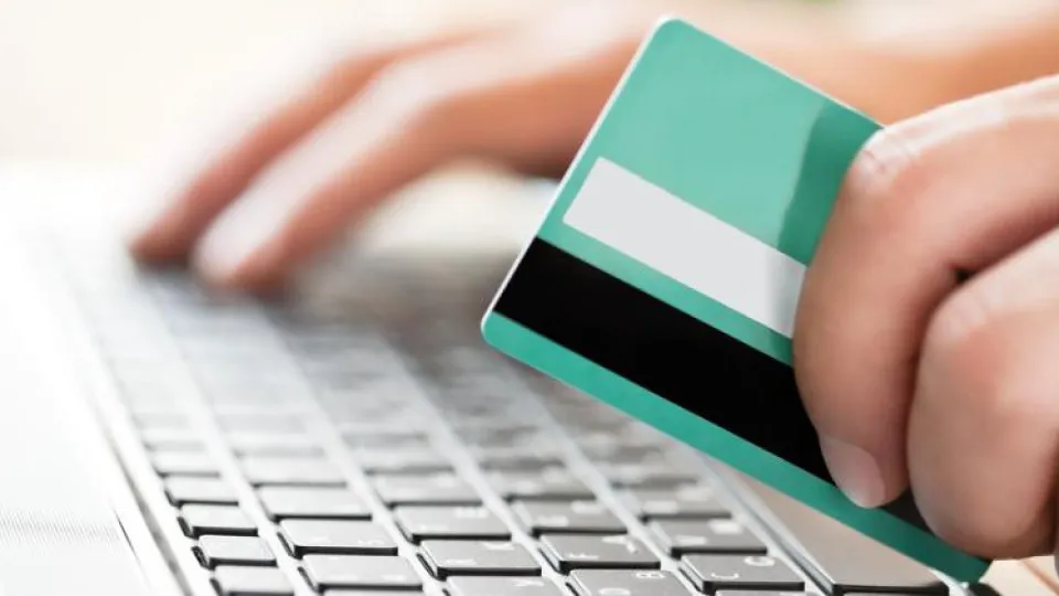 Taxas máximas nos créditos vão subir em 2024: Como encontrar as mais baixas? 