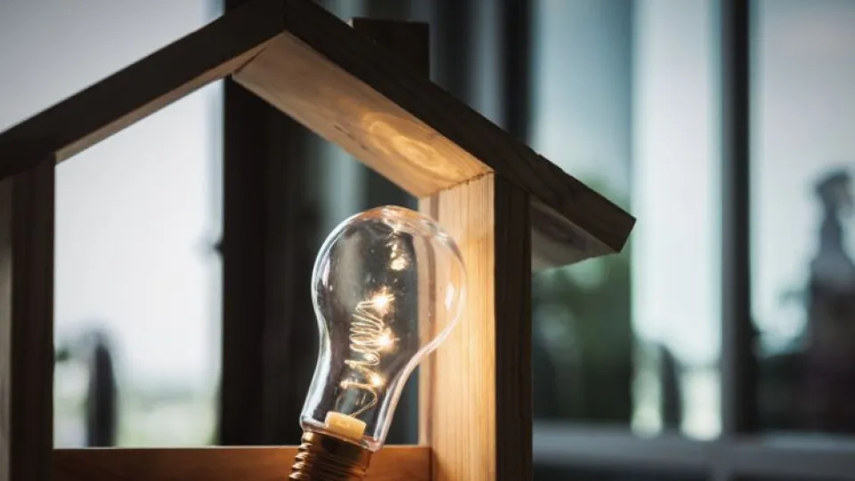 Portugal é o segundo país a consumir menos energia: Sabe como poupar? 