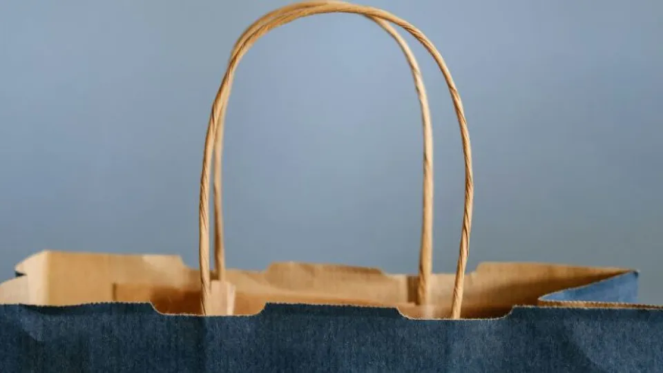 Alças de saco de cartão azul