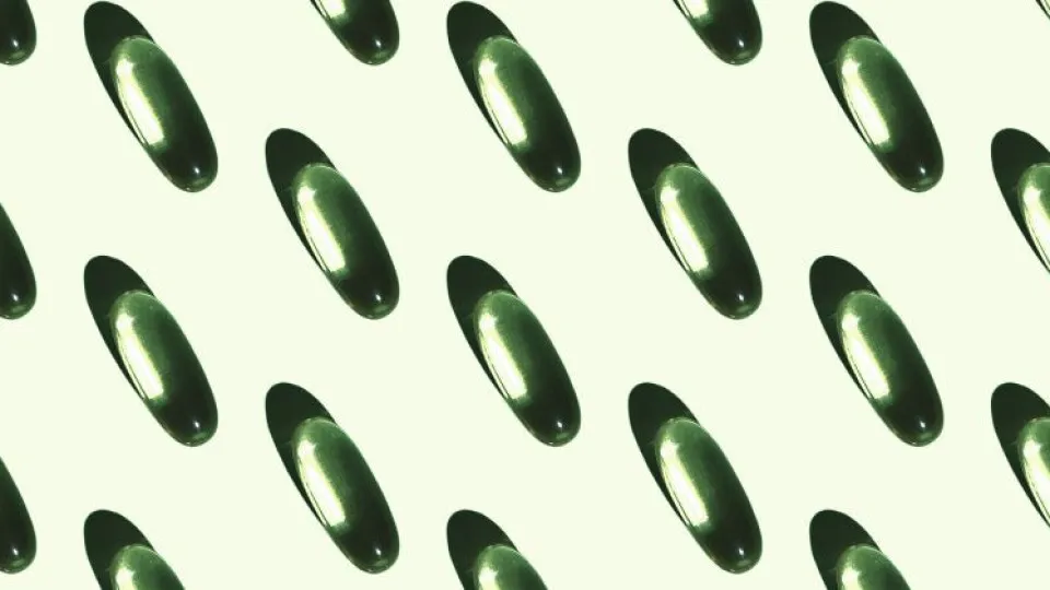 Medicamentos espalhados em simetria