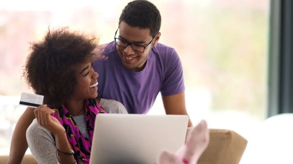 Taxa de esforço das famílias aumenta para comprar e arrendar casa. Como baixar? 