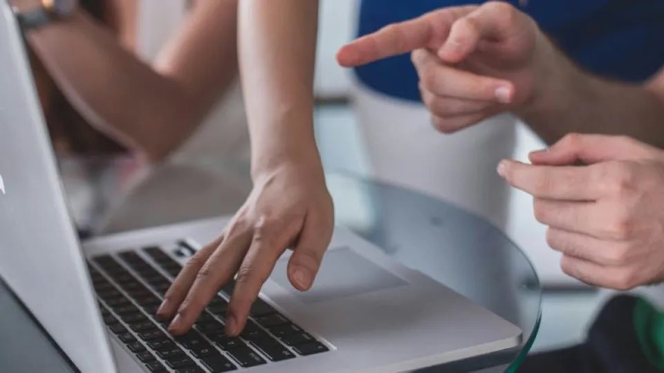 Ato isolado superior a 25 mil euros? Tem de fazer isto antes de emitir 