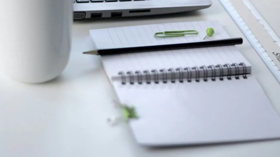 Em que áreas de estudo há mais dificuldade para encontrar emprego? 