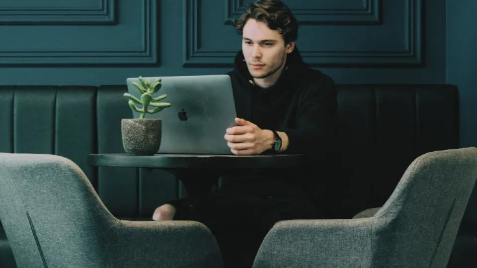 Como produzir o trabalho que faria em 8 horas, em apenas 4?