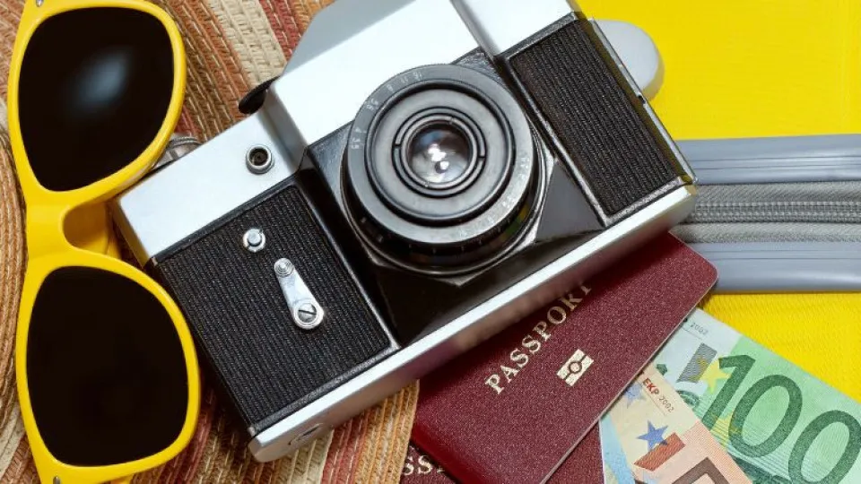 Como poupar nas férias: Saiba como viajar sem exceder o orçamento