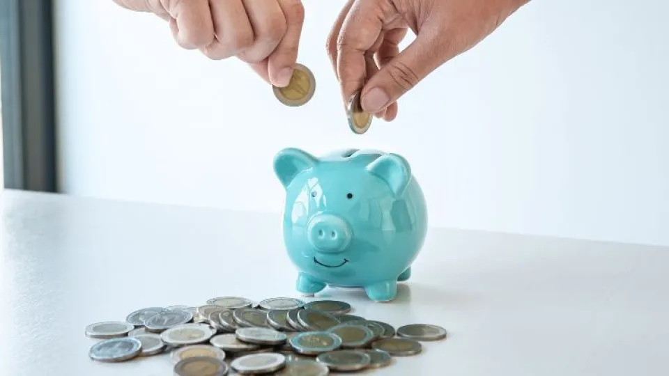 Taxa de poupança das famílias aumenta de 10,1% para 10,7% no 3.º trimestre 