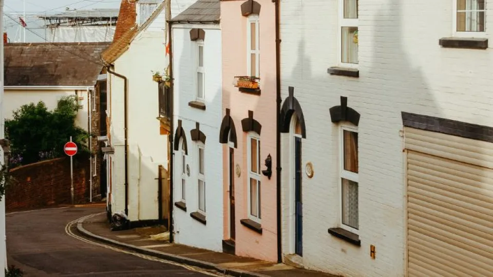 Especialistas preveem agravamento da crise habitacional em 2025 