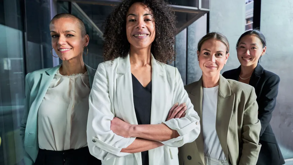 Dia da Mulher: Os desafios financeiros de equilibrar despesas, poupança e vida pessoal  