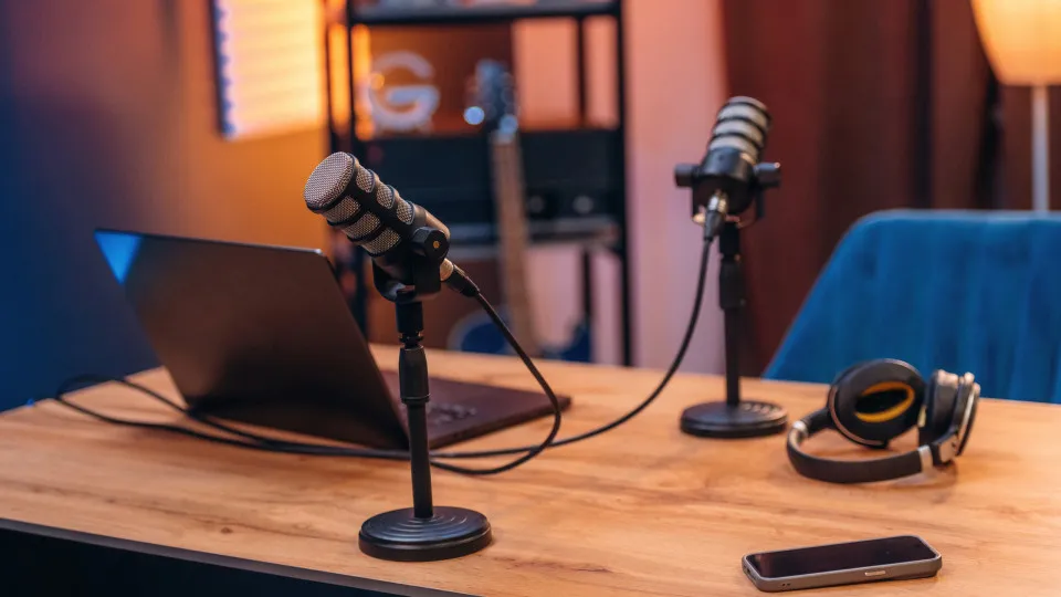 5 podcasts sobre finanças que vão melhorar a sua literacia financeira 